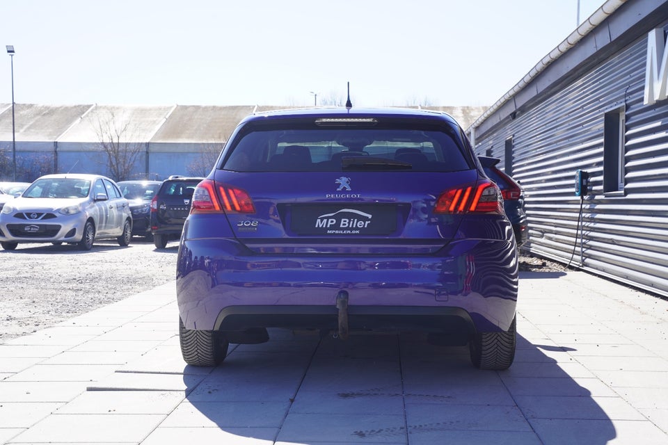 Peugeot 308 1,2 e-THP 130 Allure Sky 5d