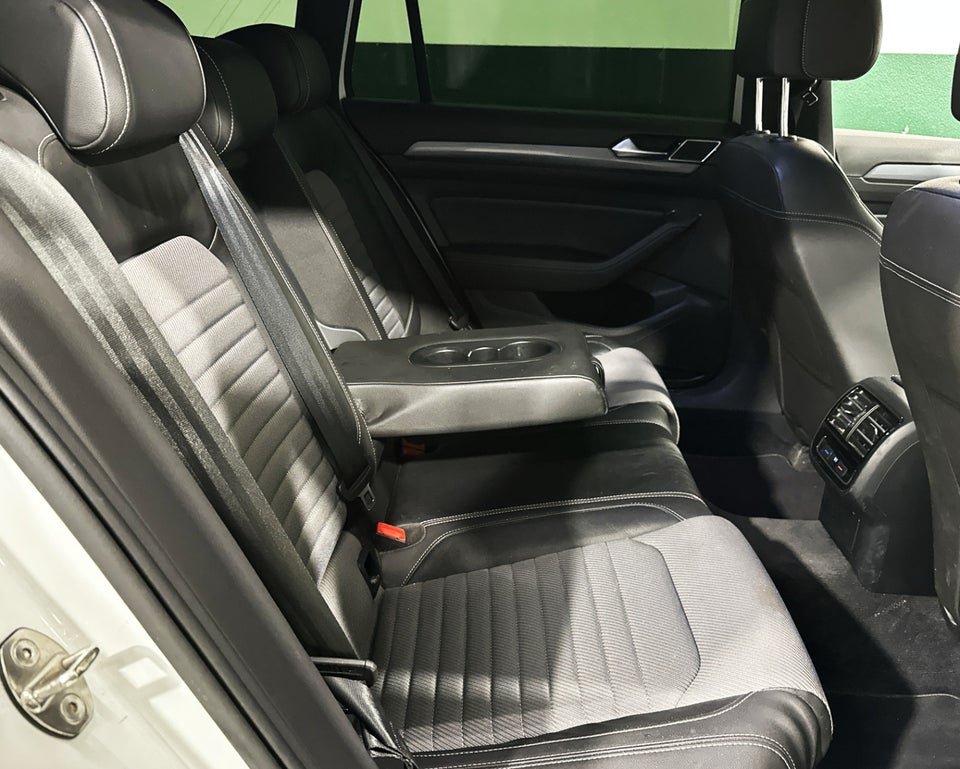 VW Passat 2,0 TDi 190 R-line Variant DSG 5d