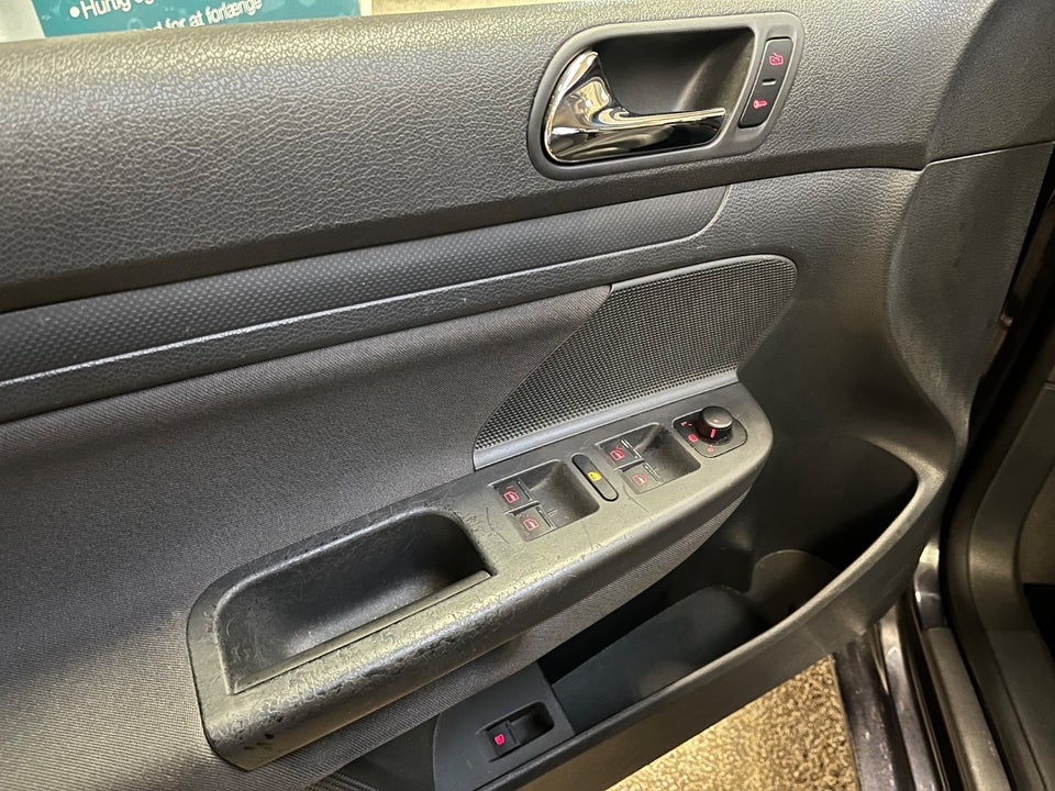 VW Golf V 1,6 FSi Trendline 5d