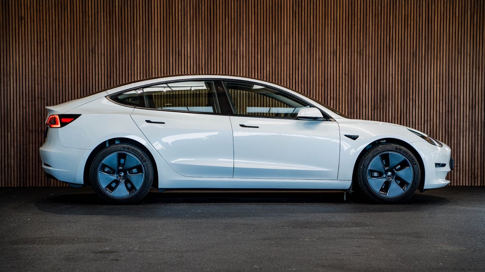 Tesla Model 3 Long Range AWD 4d