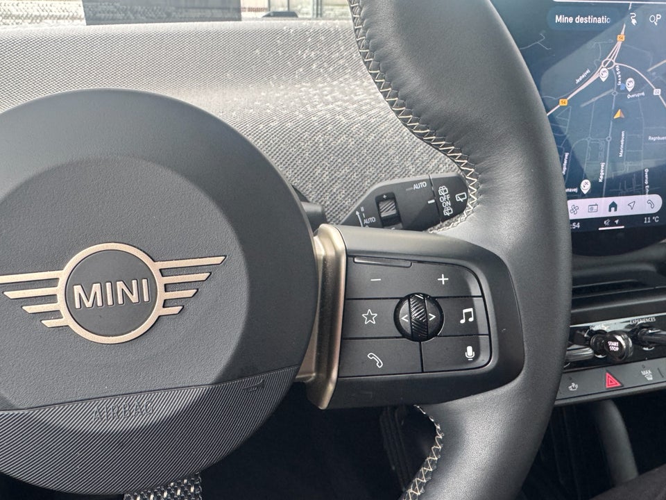 MINI Cooper E Favoured Trim L 3d