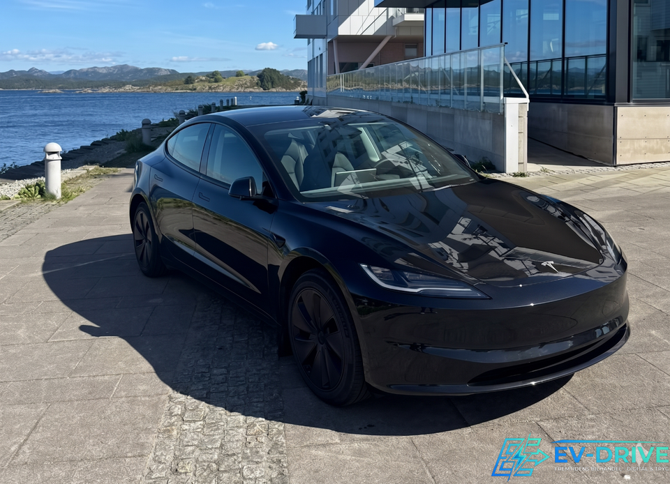 Tesla Model 3 RWD 4d