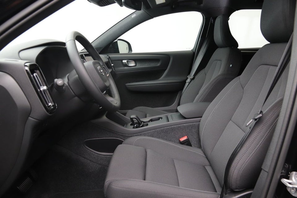 Volvo EX40 Standard Range Plus 5d