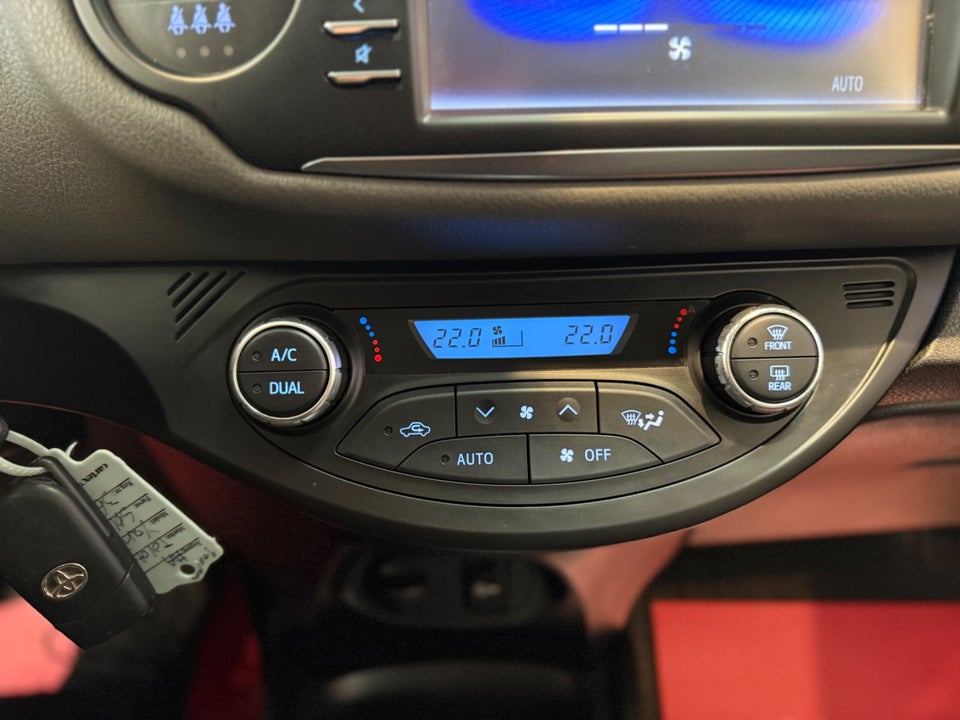 Toyota Yaris 1,5 Hybrid CHIC e-CVT 5d