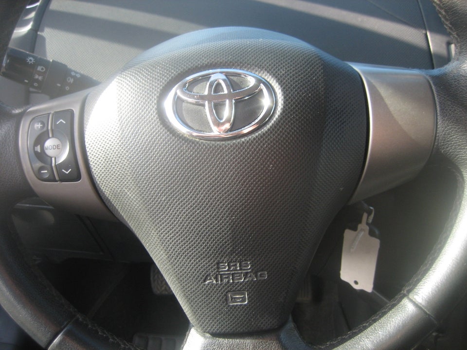 Toyota Yaris 1,0 T1 5d
