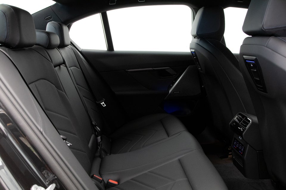 BMW i5 eDrive40 Fully Charged M-Sport 4d