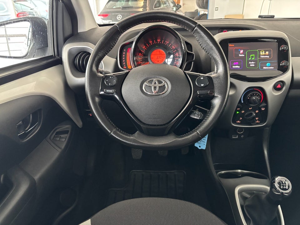 Toyota Aygo 1,0 VVT-i x-play 5d