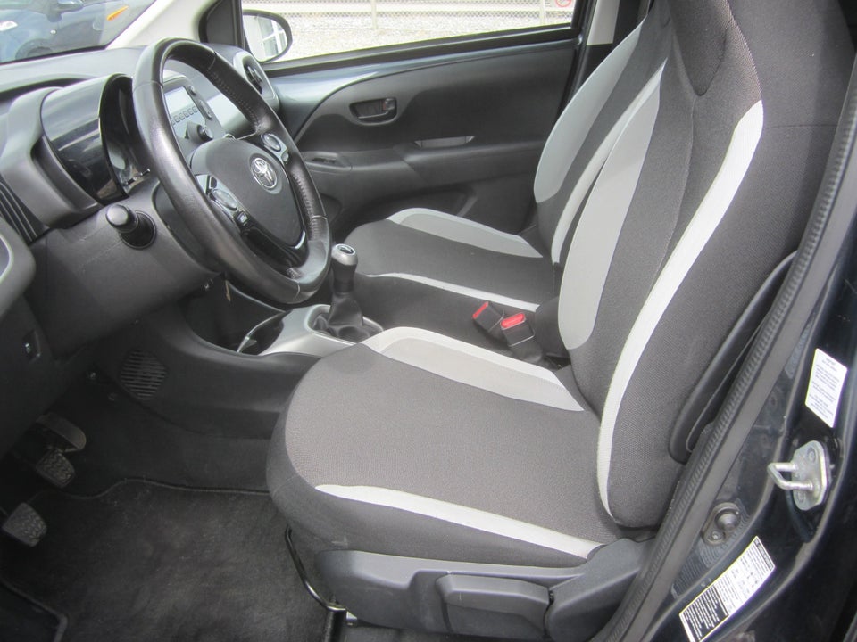 Toyota Aygo 1,0 VVT-i x-play 5d