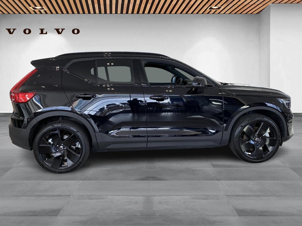 Volvo EX40 Extended Range Black Edition 5d