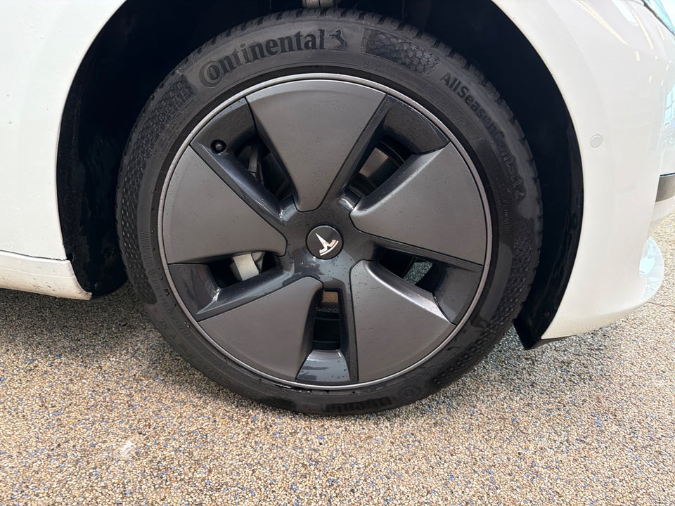 Tesla Model 3 Standard Range+ RWD 4d