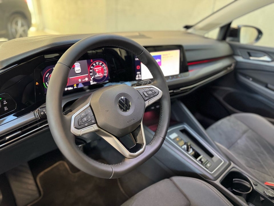 VW Golf VIII 1,4 eHybrid DSG 5d