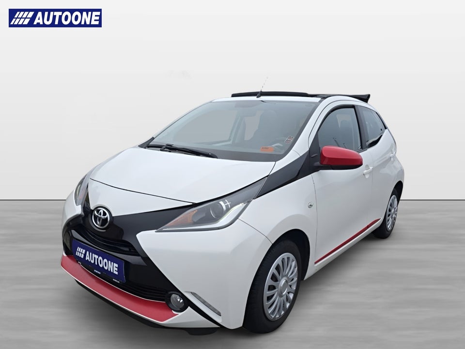 Toyota Aygo 1,0 VVT-i x-wave Sky 5d