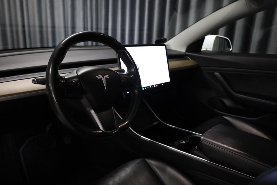 Tesla Model 3 Long Range AWD 4d
