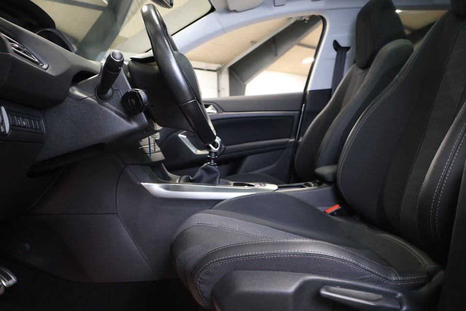 Peugeot 308 1,6 BlueHDi 120 Allure Sky 5d