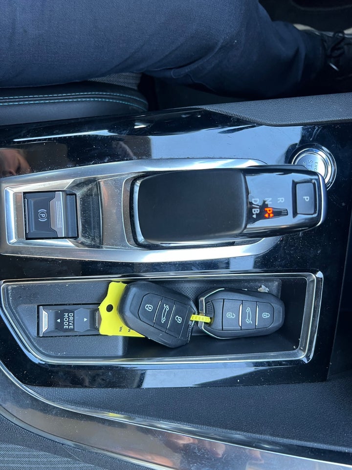 Peugeot 3008 1,6 Hybrid First Selection EAT8 5d