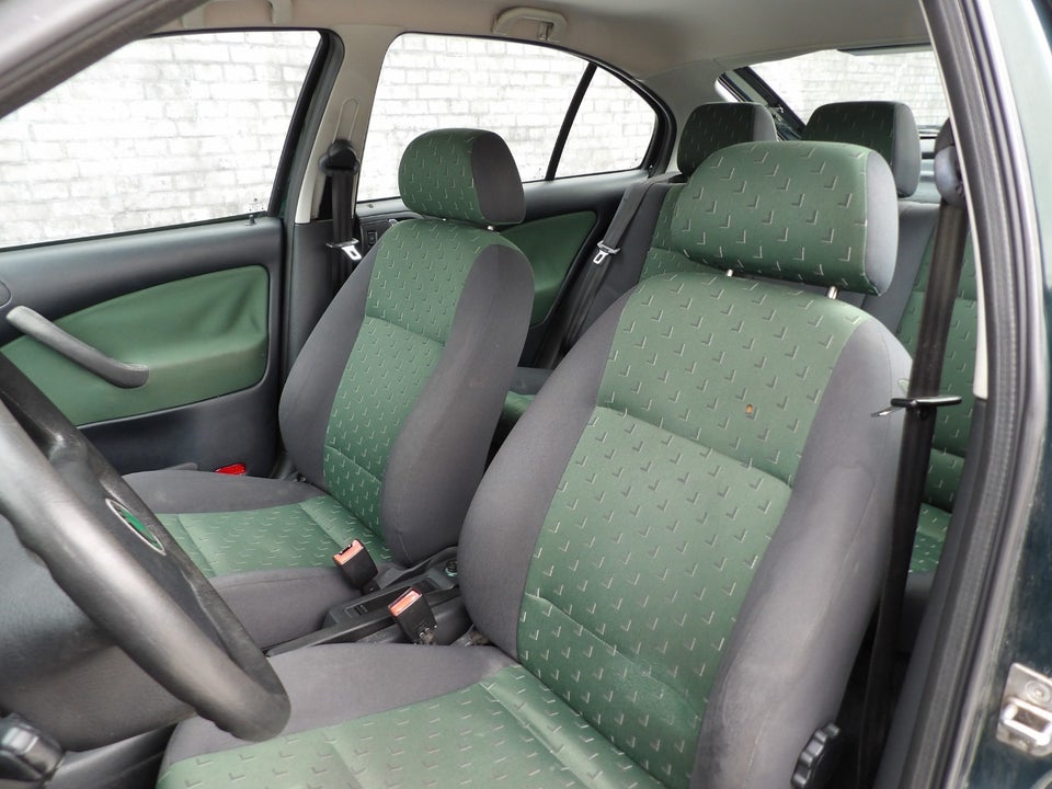 Skoda Octavia 1,6 Classic 5d