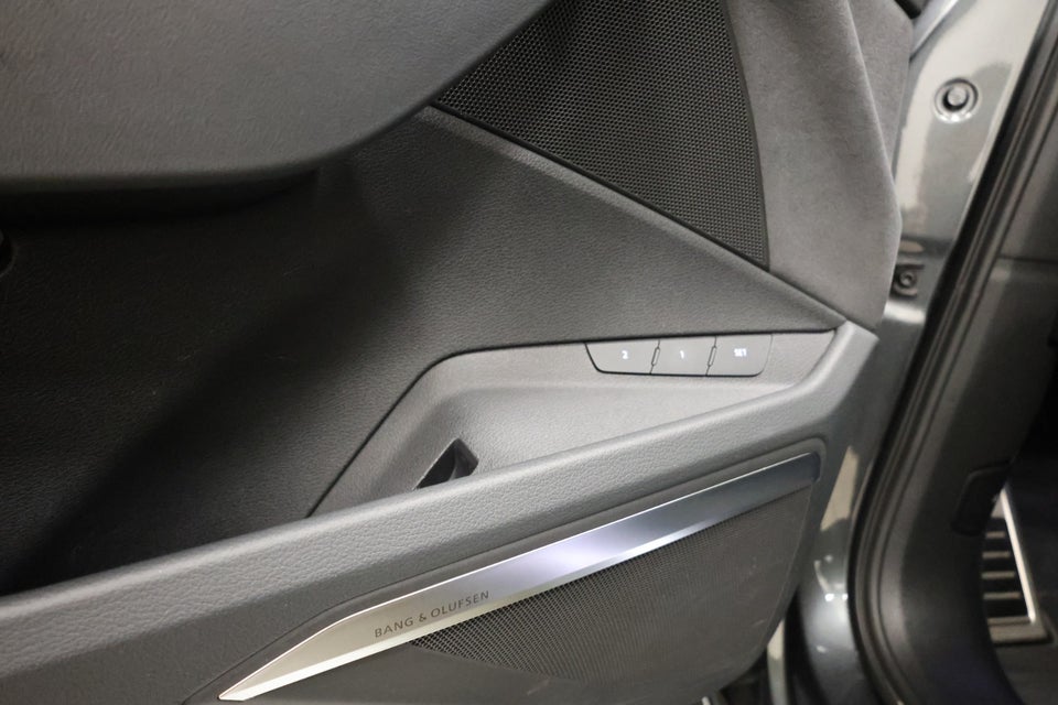 Audi Q8 e-tron 55 S-line quattro 5d
