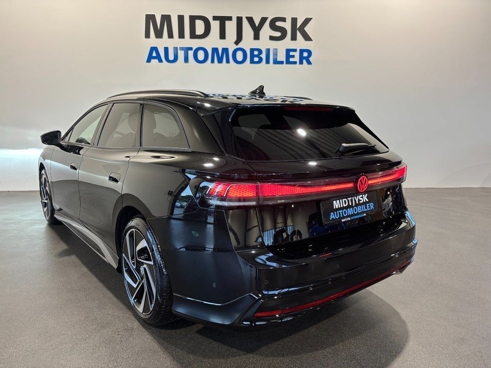 VW ID.7 77 Black Style Tourer 5d