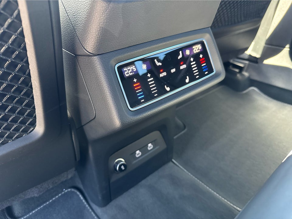 Audi e-tron 55 S-line quattro 5d