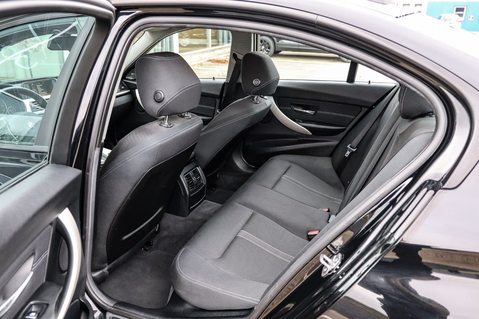 BMW 320d 2,0 Sport Line aut. 4d