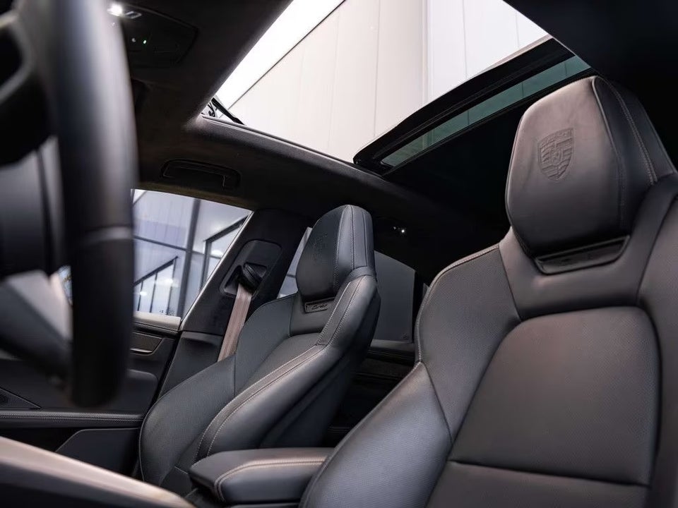 Porsche Macan Turbo 5d