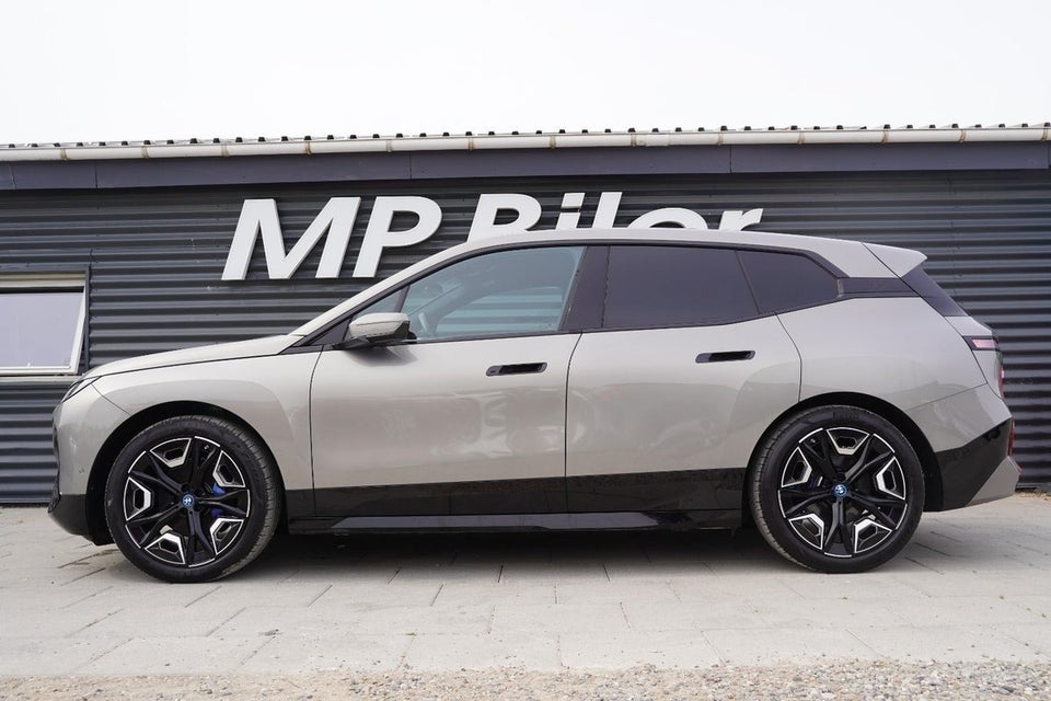 BMW iX xDrive40 Fully Charged Sport 5d