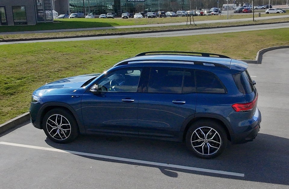 Mercedes EQB250 AMG Line 5d