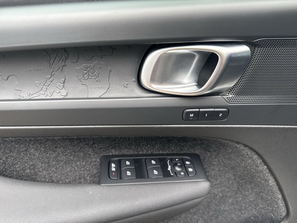 Volvo EX40 Extended Range Plus 5d