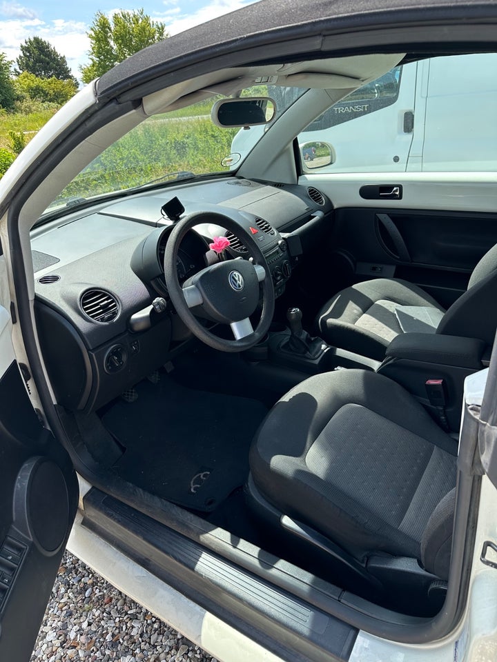 VW New Beetle 1,6 Highline Cabriolet 2d