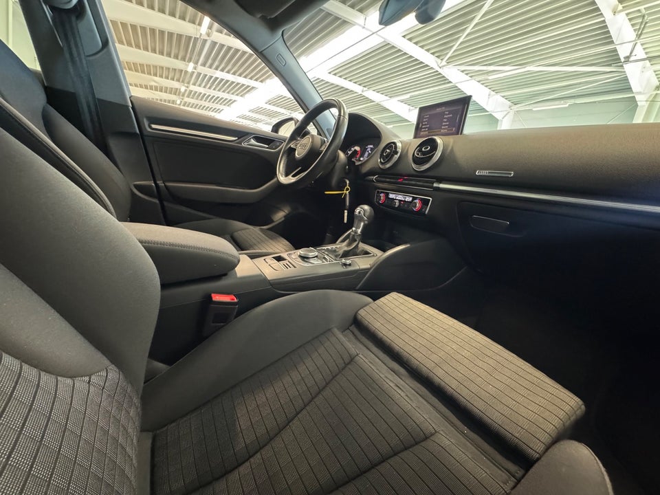 Audi A3 40 TFSi S-line Sport S-tr. 5d