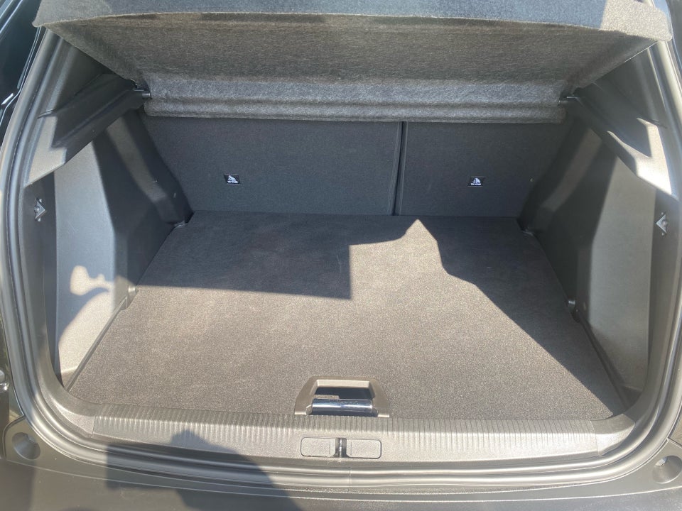 Peugeot 2008 1,2 PureTech 130 First Selection EAT8 5d