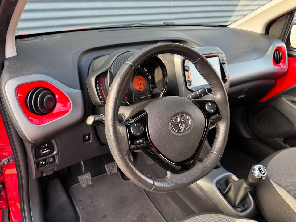 Toyota Aygo 1,0 VVT-i x-press 5d