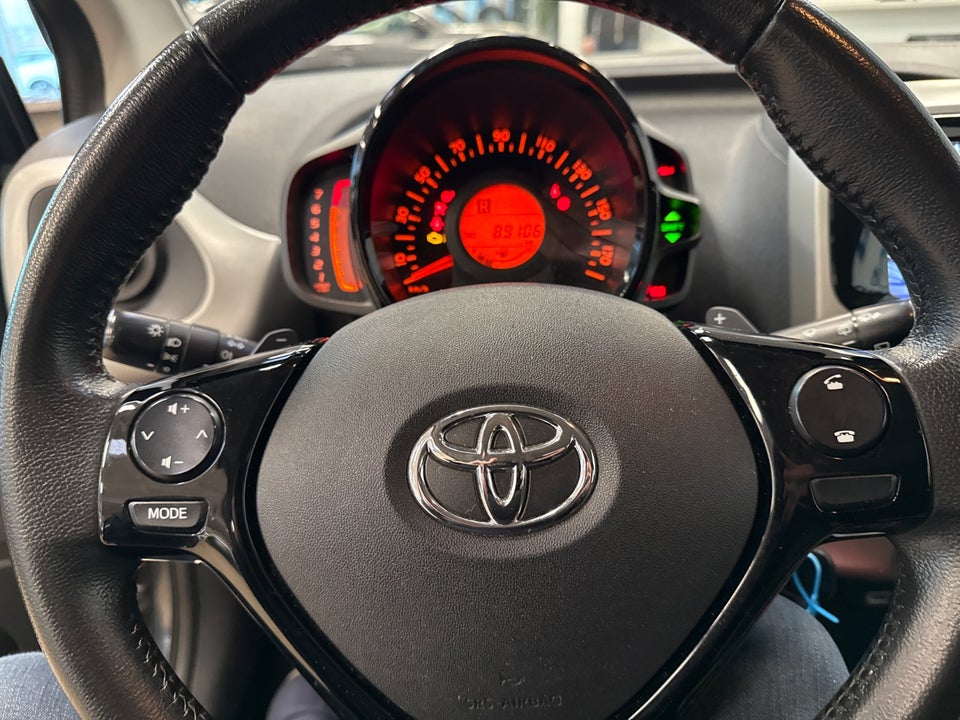 Toyota Aygo 1,0 VVT-i x-play x-shift 5d