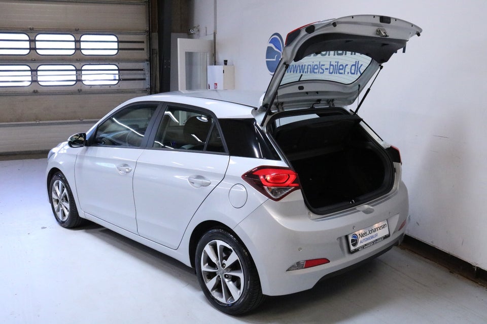 Hyundai i20 1,25 Premium 5d