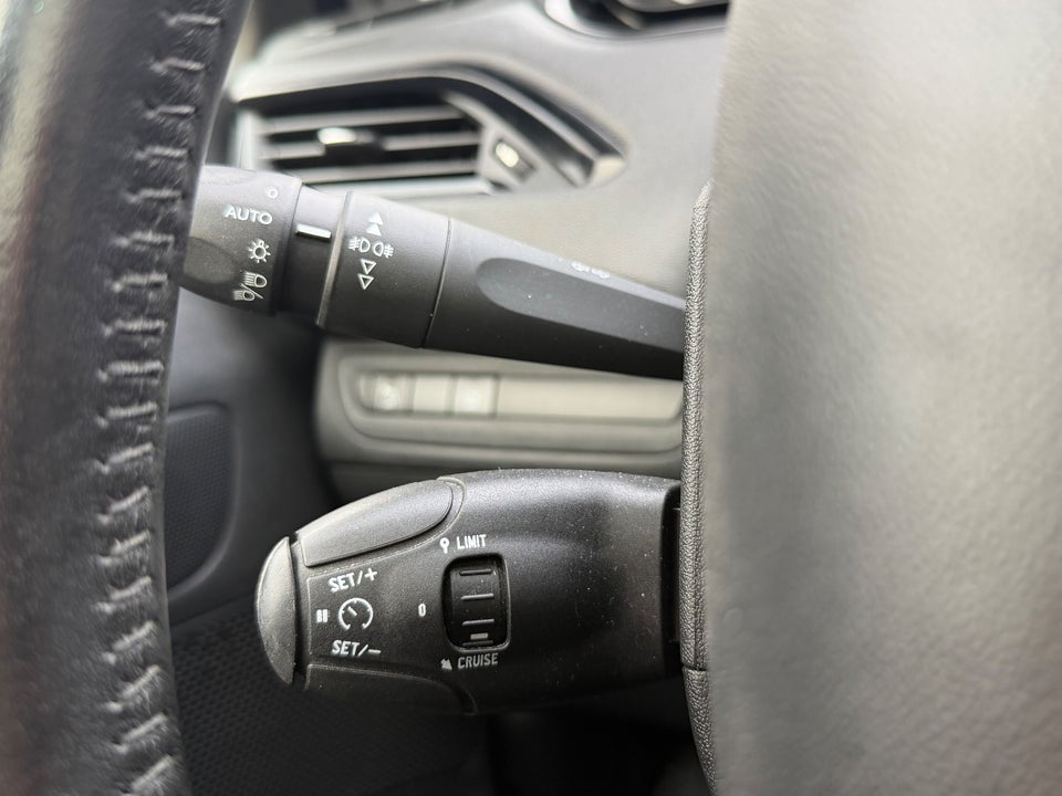 Peugeot 208 1,5 BlueHDi 100 Allure Sky 5d