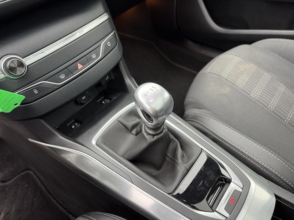 Peugeot 308 1,2 e-THP 130 Allure Sky SW 5d