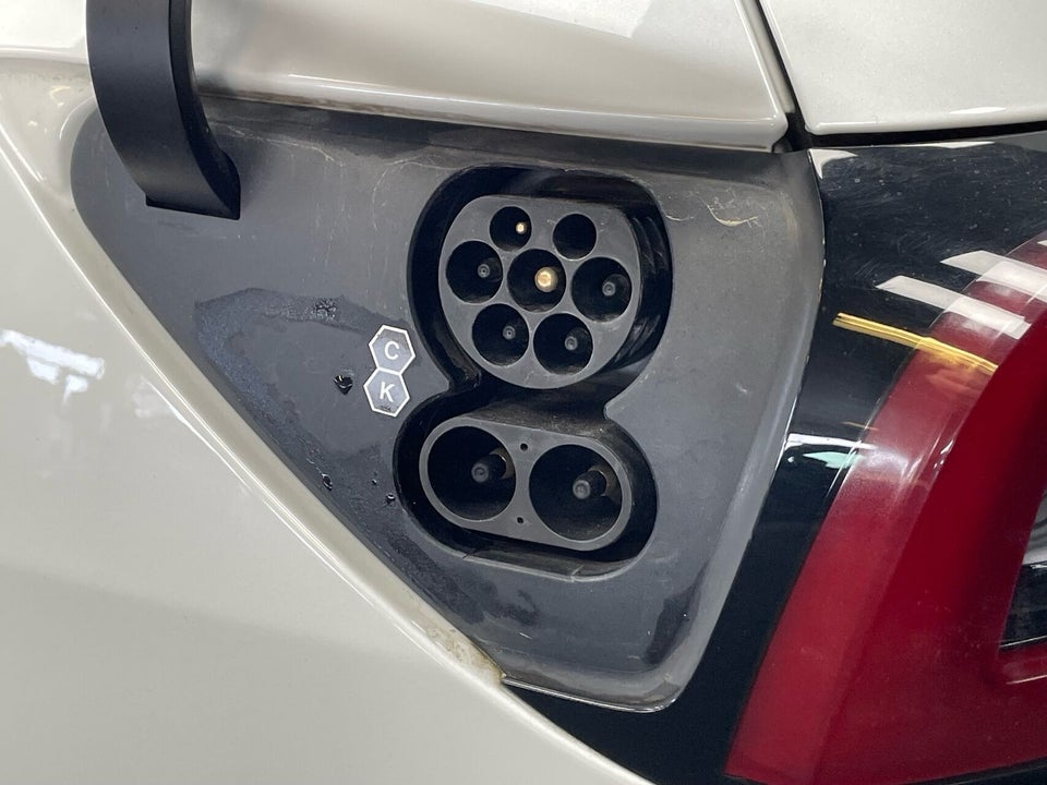 Tesla Model Y Long Range AWD 5d