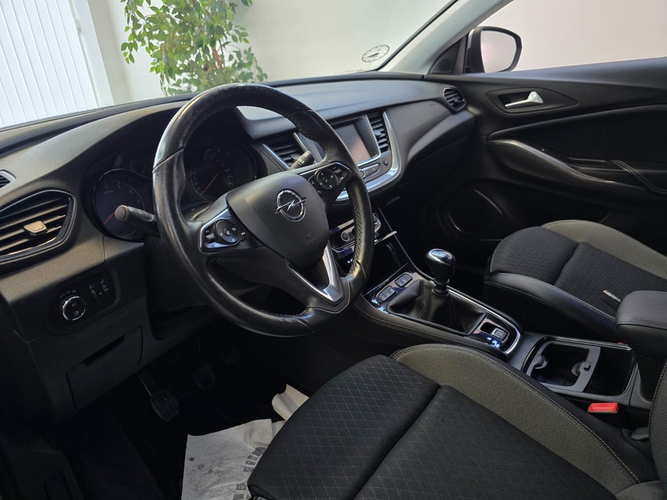 Opel Grandland X 1,2 T 130 Enjoy 5d