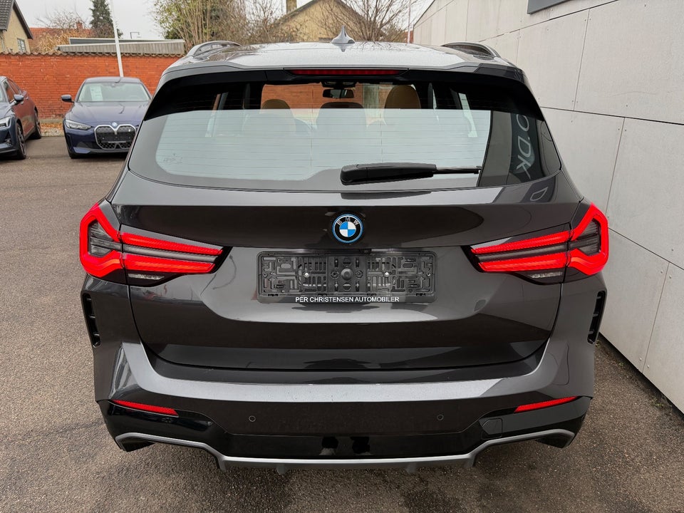 BMW iX3 Charged 5d