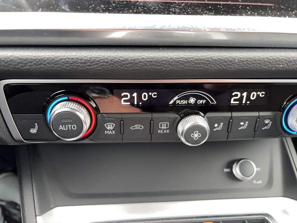 Audi Q3 45 TFSi e Attitude plus S-tr. 5d