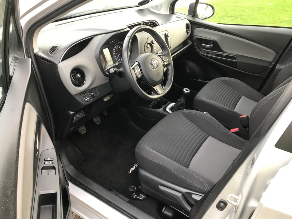 Toyota Yaris 1,0 VVT-i T2 5d