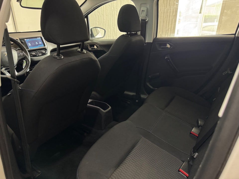Peugeot 208 1,5 BlueHDi 100 Signature Sky 5d