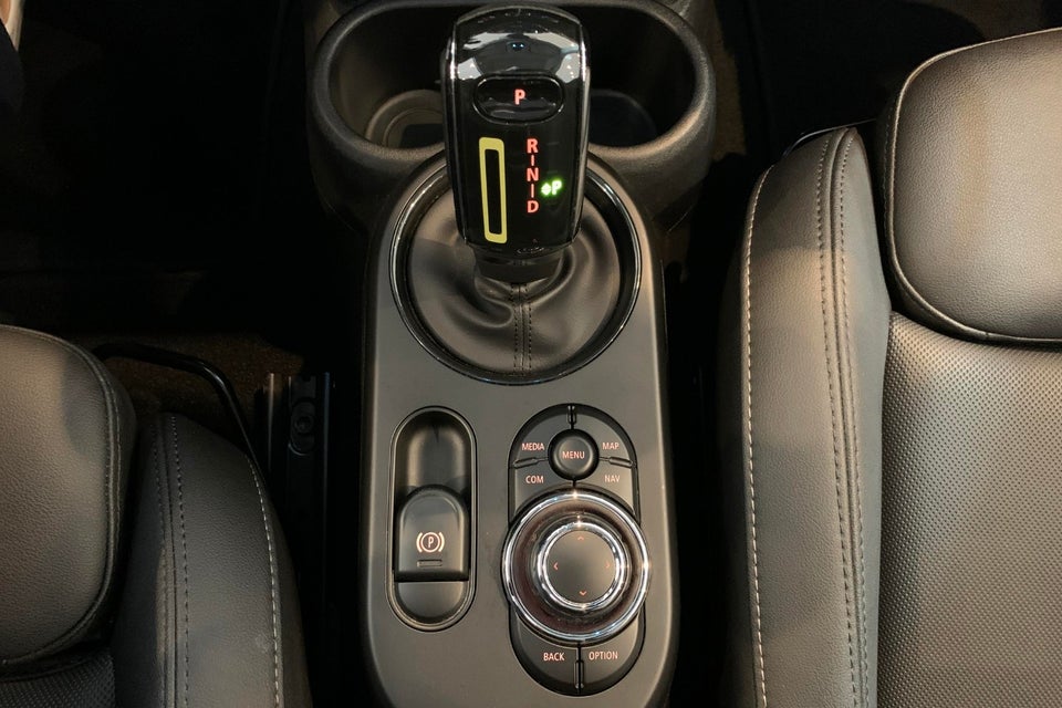 MINI Cooper SE Essential 3d