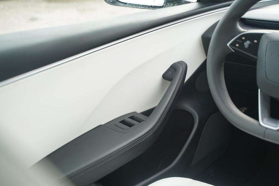 Tesla Model 3 Long Range AWD 4d