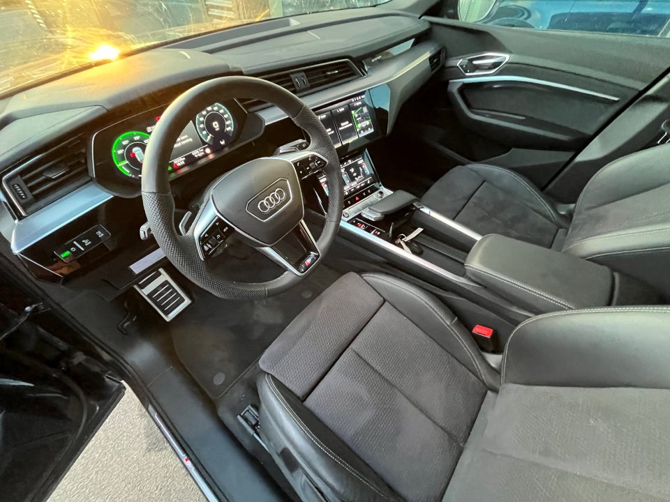 Audi Q8 e-tron 55 S-line quattro 5d