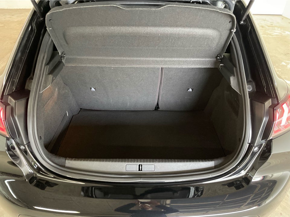 Peugeot 208 1,2 PureTech 100 Selection Sport EAT8 5d