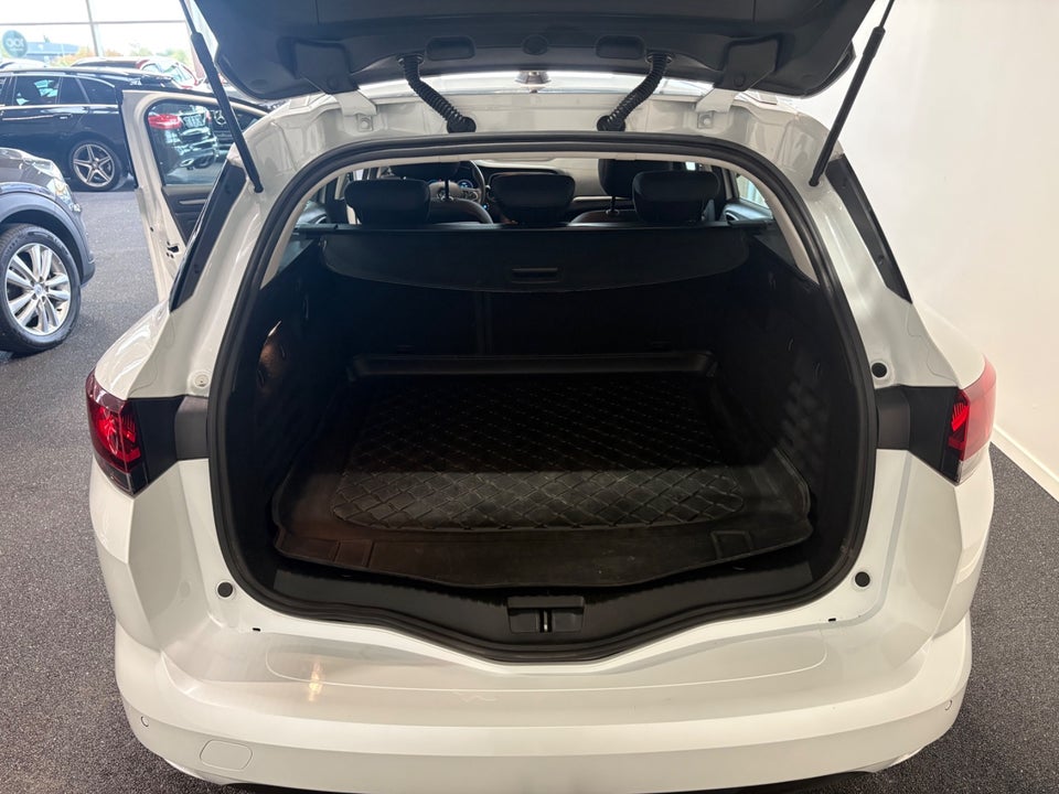 Renault Megane IV 1,6 E-Tech Zen Sport Tourer 5d