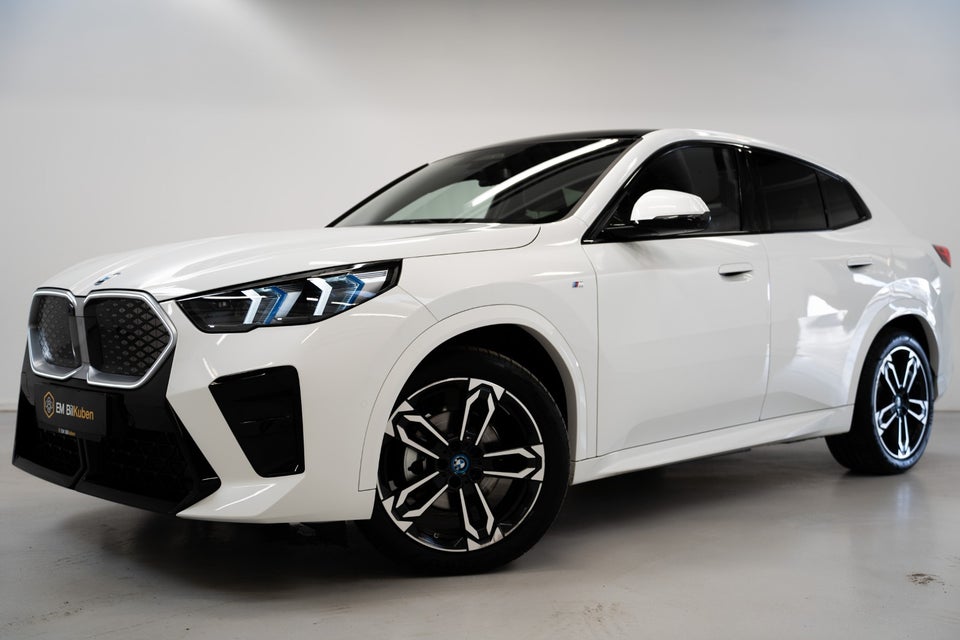 BMW iX2 eDrive20 Fully Charged M-Sport 5d