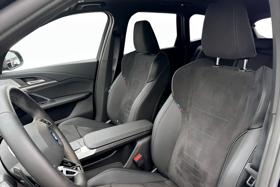 BMW iX1 xDrive30 Fully Charged M-Sport 5d