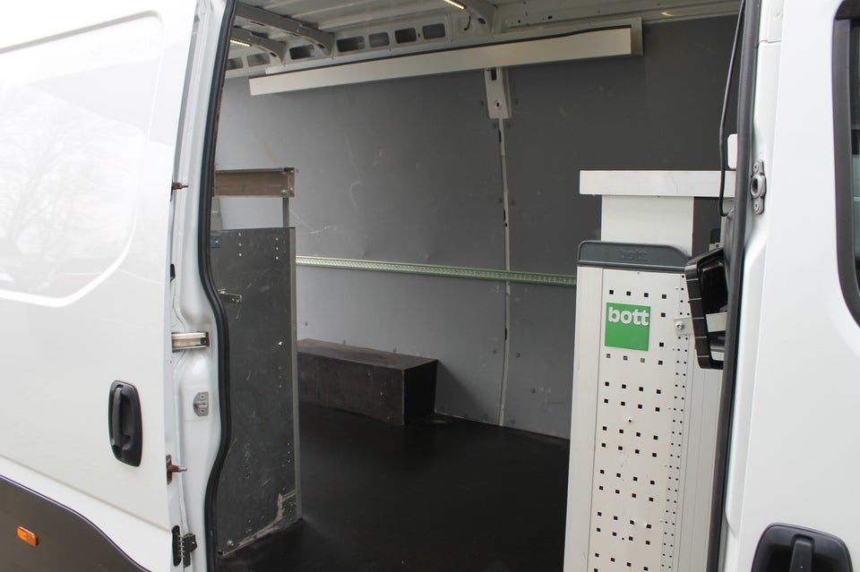 Iveco Daily 2,3 35S14 12m³ Van AG8